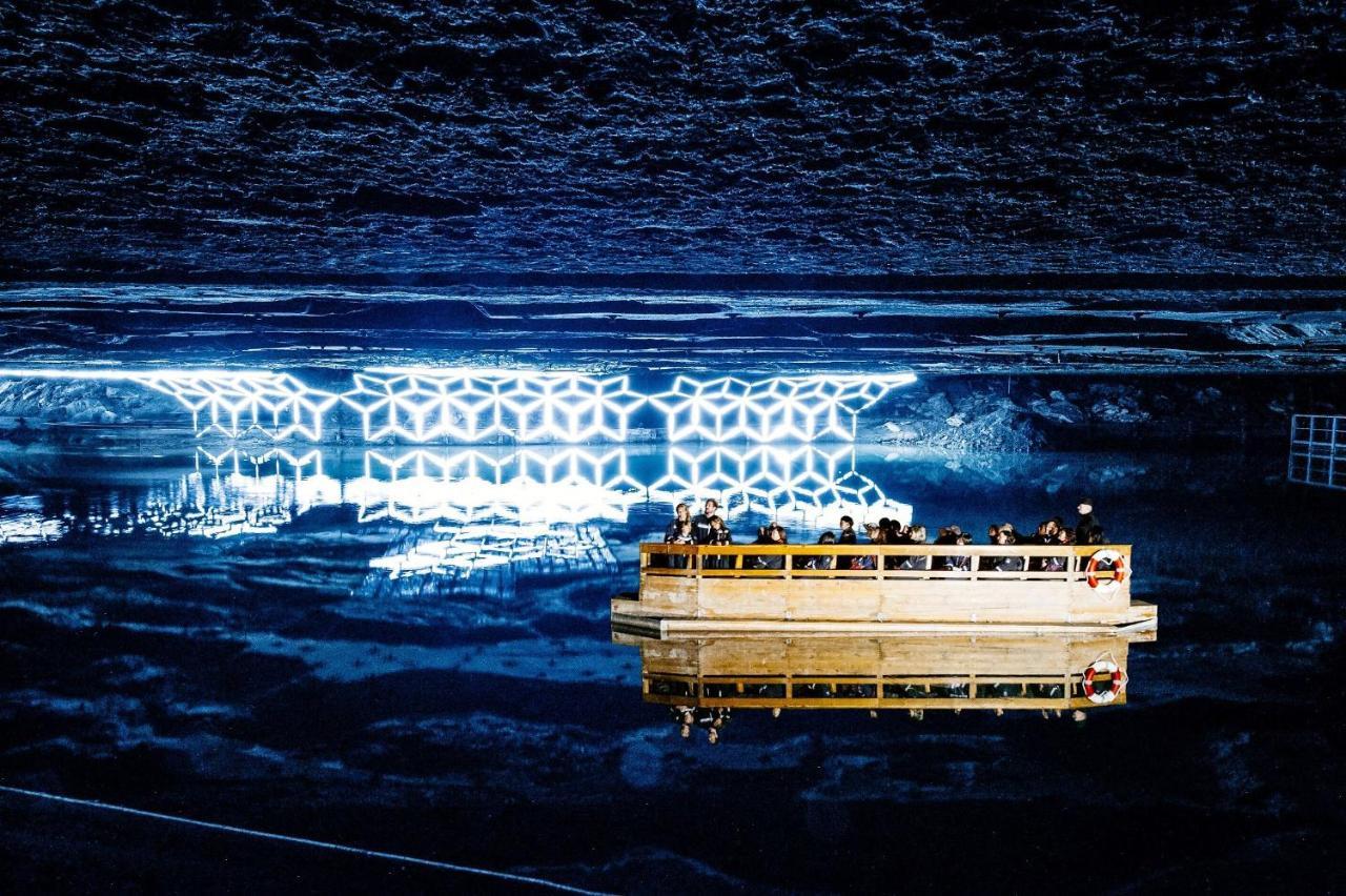 Home-Hotel Salzberg Berchtesgaden Exterior foto The illuminated bridge at night